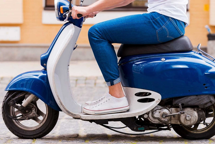 ММ принял в III чтении требование о наличии водительских прав для управления мопедом