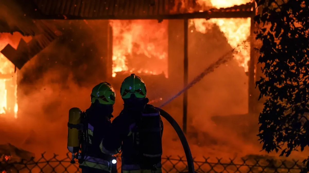 8 dead in residential building fire in south China