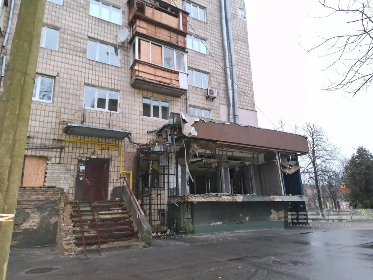 Kiyevdə azərbaycanlılar həmyerlilərinin raket zərbəsindən zərər görən mülklərini bərpasına başlayıb