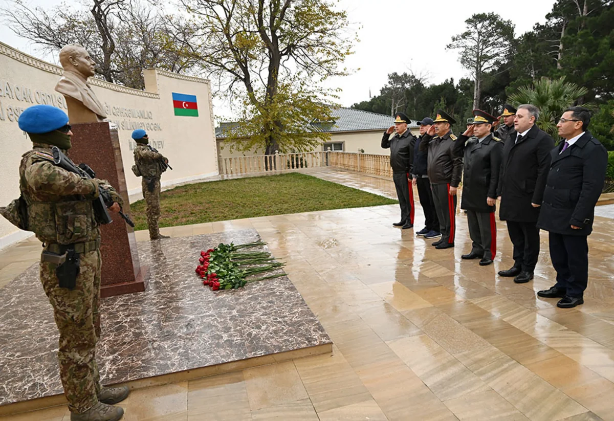 Azerbaijan Defense Minister and Uzbekistan military delegation visit commando military unit