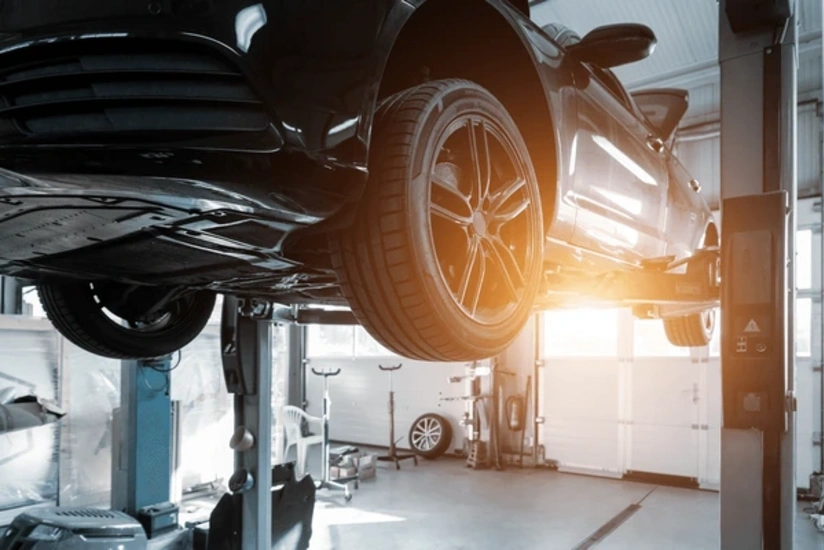 Gəncədə qaldırıcının qırılması nəticəsində üzərinə avtomobil düşən şəxs ölüb