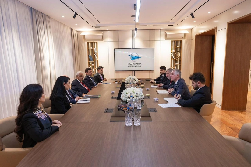 Azərbaycan Böyük Britaniya ilə aviasiya sahəsində perspektiv əməkdaşlığı müzakirə edib