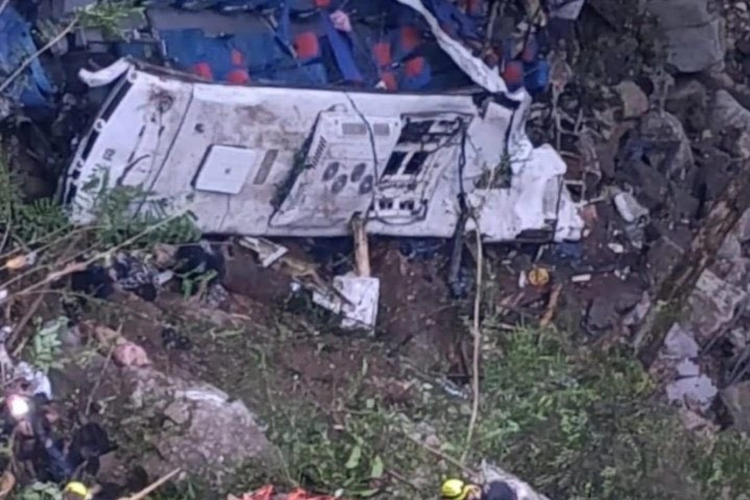 Kolumbiyada məktəb avtobusu qəzaya uğrayıb, on altı nəfər ölüb