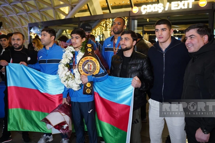 Dubayda dünya çempionatında medallar qazanan Azərbaycan boksçuları vətənə qayıdıblar