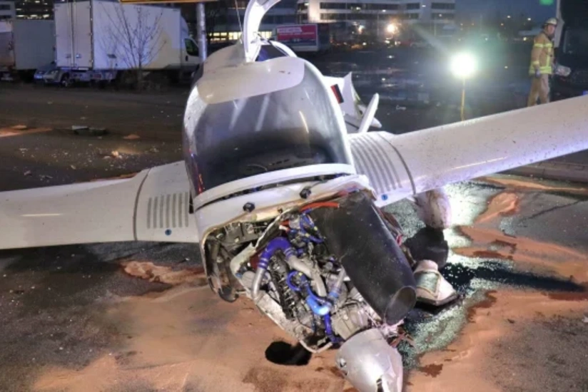 В Германии самолет совершил аварийную посадку на оживленную улицу, есть пострадавшие