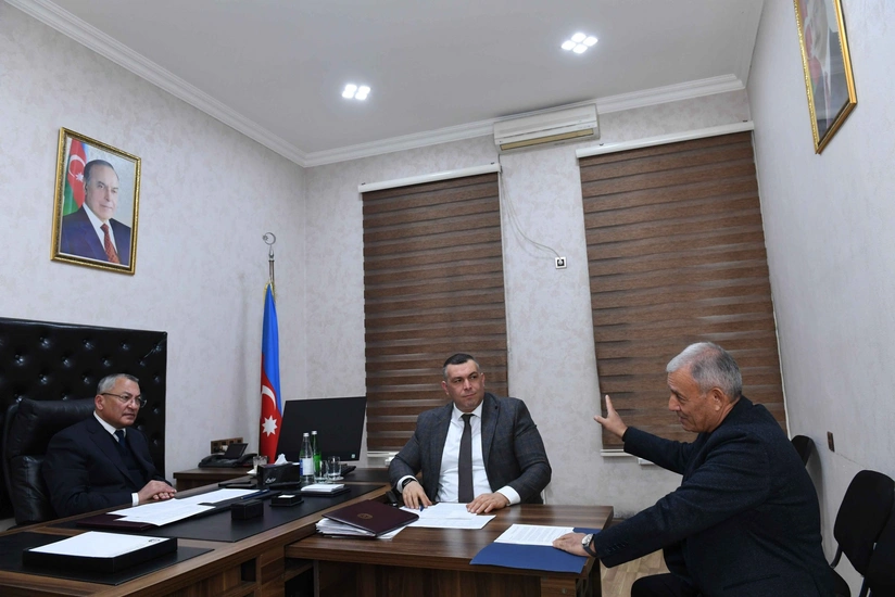 Rövşən Rzayev vətəndaşları qəbul edib