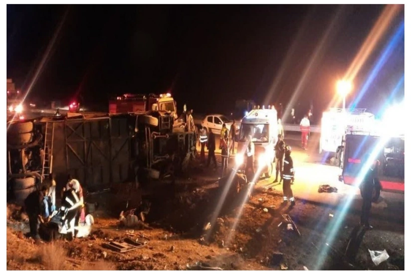 13 killed after bus overturns on Isfahan–Natanz route in Iran