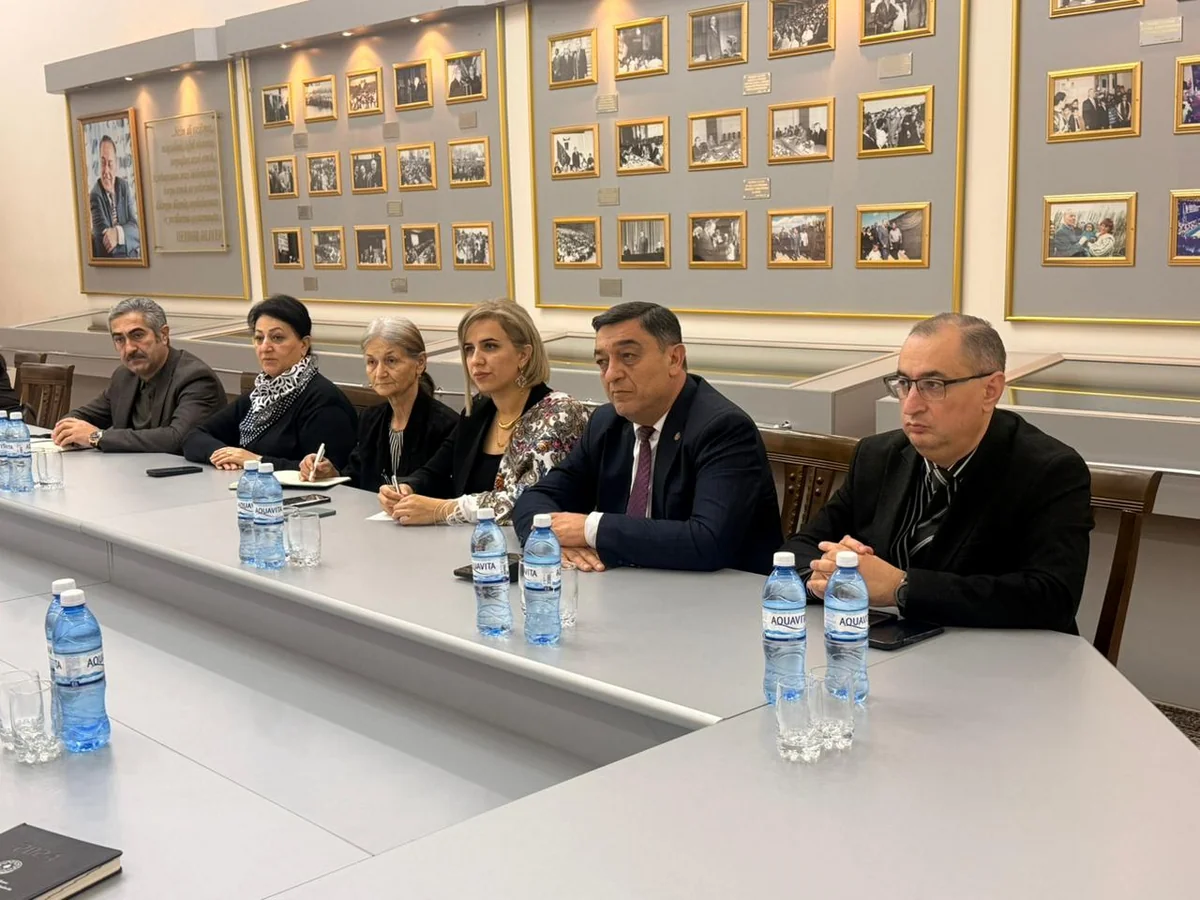 Qaçqınkom yanında İctimai Şurada vətəndaşlarla əlaqələrin gücləndirilməsi müzakirə olunub