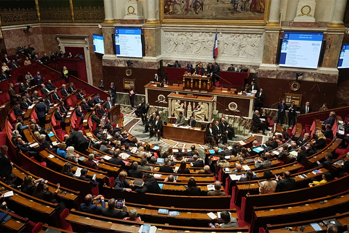 Fransa parlamentində büdcə ilə bağlı razılıq əldə olunmayıb