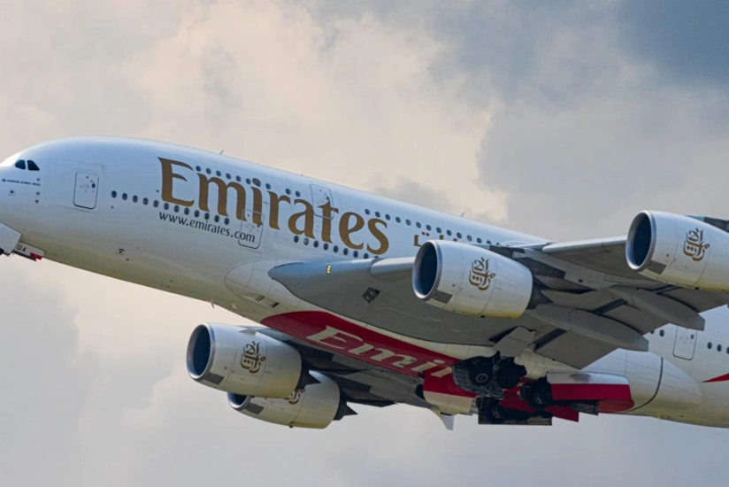 Emirates отменила и задержала десятки авиарейсов в Дубае и Шардже