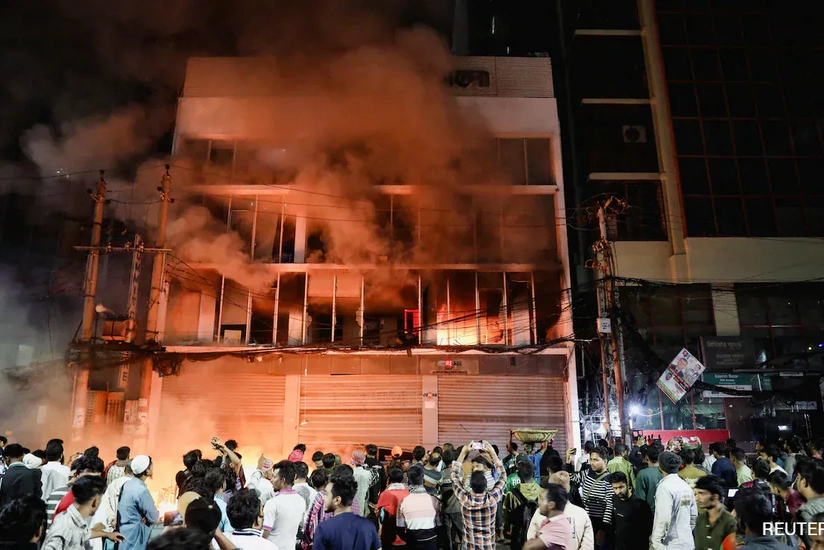 Banqladeşdə etirazlarda yandırılan ofislərdən 25 jurnalist xilas edilib