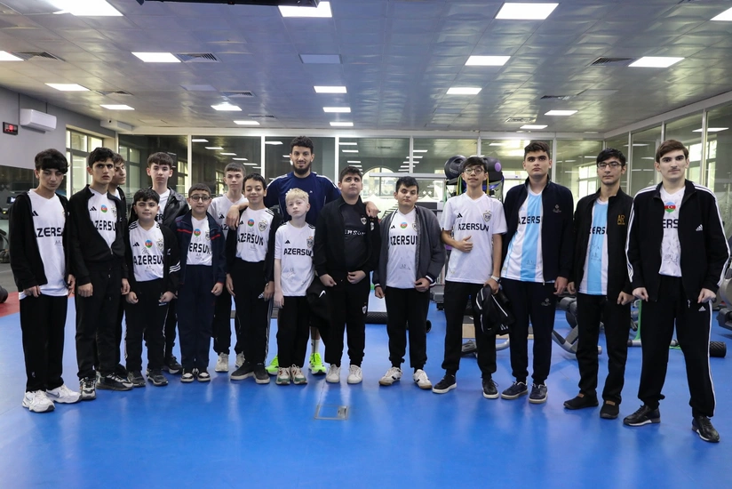 Школьники специализированного интерната побывали в гостях у ФК Карабах