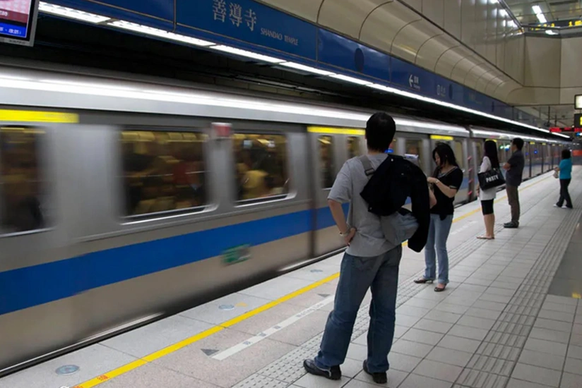 Неизвестный напал на пассажиров метро в Тайбэе: двое погибших