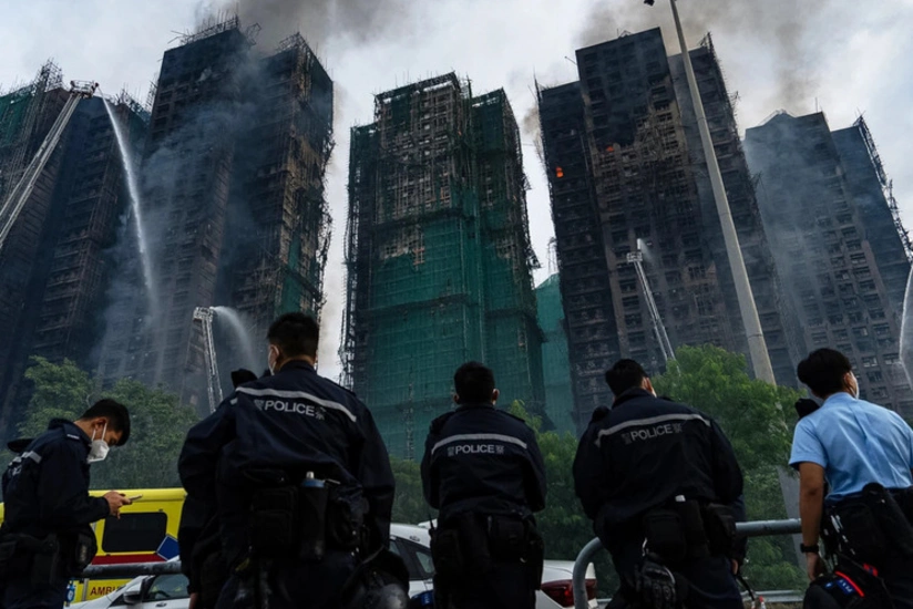 Число жертв пожара в Гонконге достигло 161