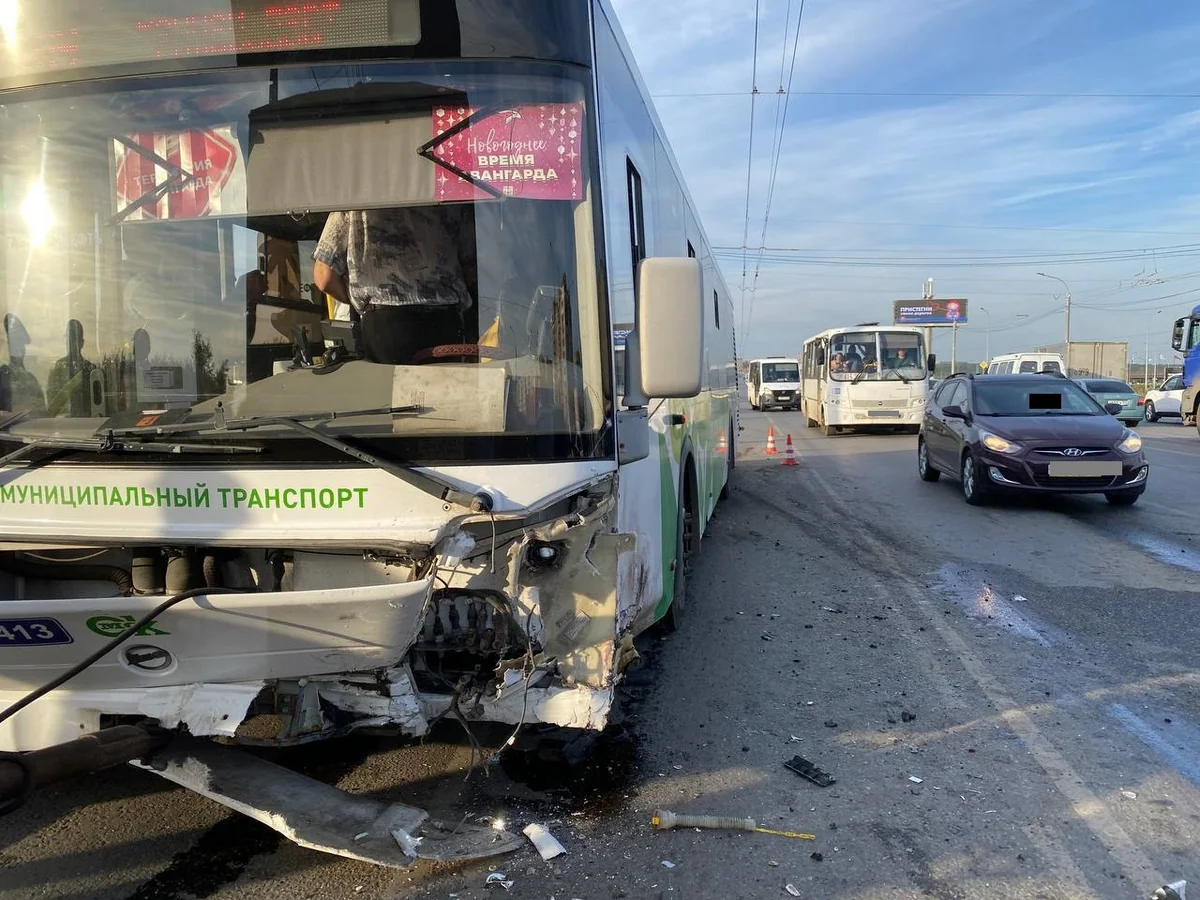 В Омской области 6 человек погибли в аварии с участием автобуса
