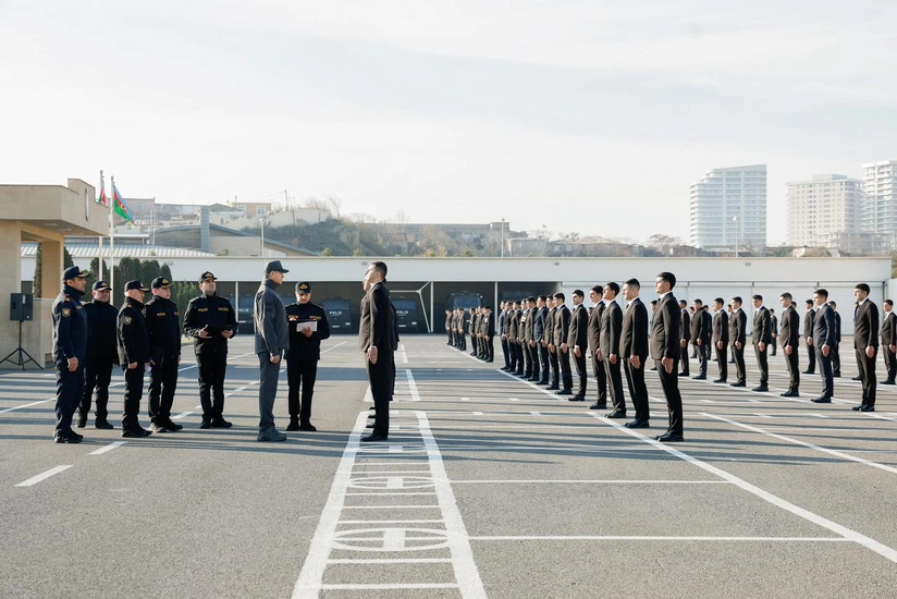 Vilayət Eyvazov sıra baxışı keçirib