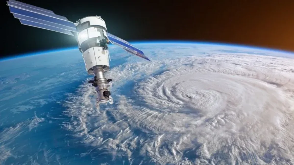 İran kosmik fəzaya üç peyk buraxacaq