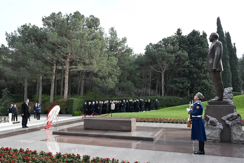 Turkish Vice President visits Alley of Honor in Baku