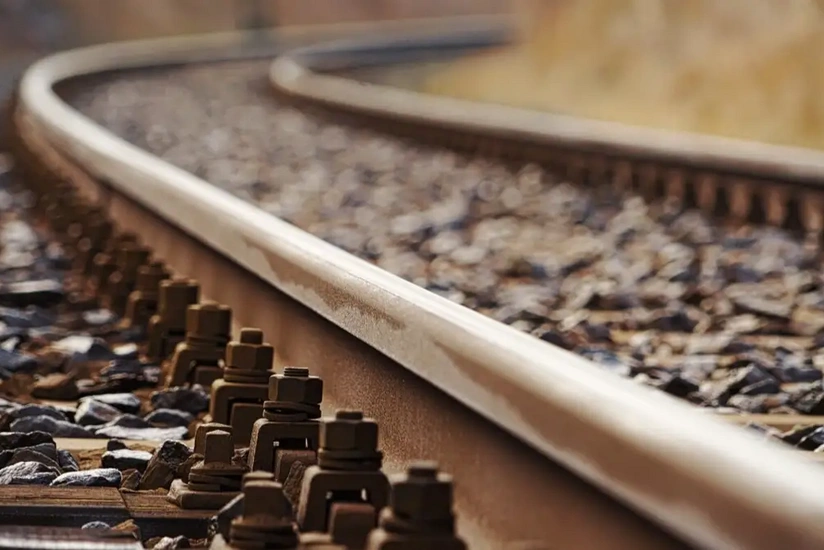 Qazaxıstanda yük vaqonları relsdən çıxıb