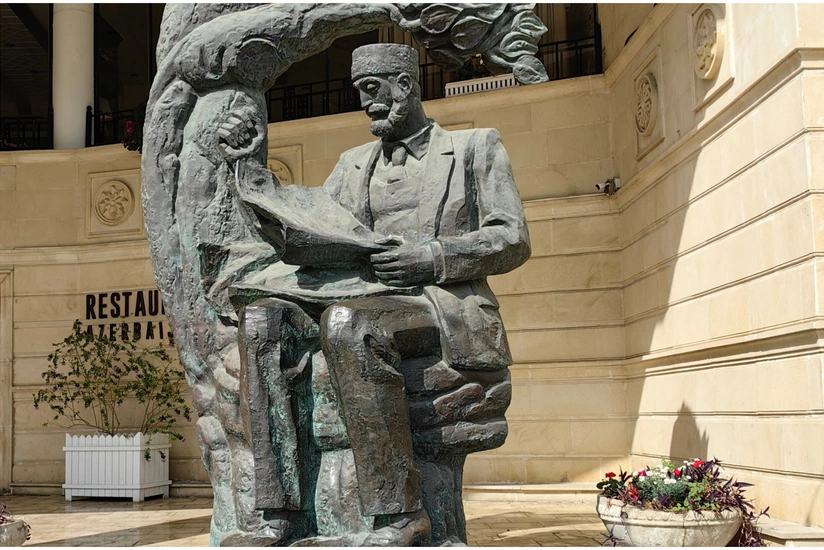 Aytac Əlisultanlı: Həsən bəy Zərdabinin İçərişəhərdəki heykəlinin yerinin dəyişdirilməsi planı yoxdur