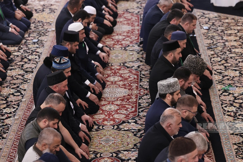 Участники II Форума религиозных деятелей совершили намаз единства