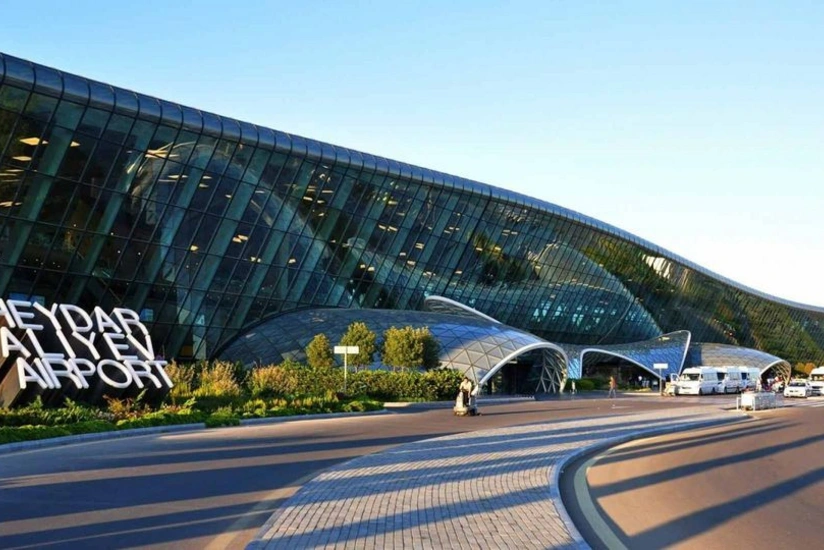 Два международных рейса совершили вынужденную посадку в Международном аэропорту Гейдар Алиев