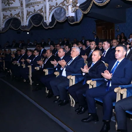 Prokurorluq əməkdaşları Gülçöhrə və Əsgər tamaşasını izləyiblər