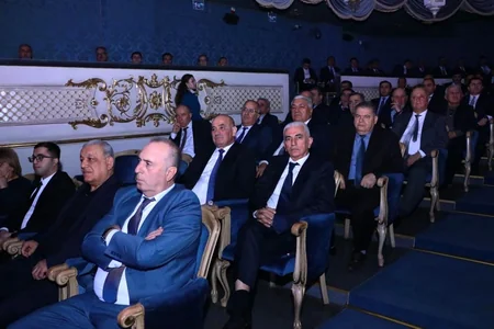 Prokurorluq əməkdaşları Gülçöhrə və Əsgər tamaşasını izləyiblər