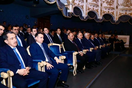 Prokurorluq əməkdaşları Gülçöhrə və Əsgər tamaşasını izləyiblər