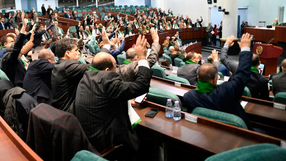 Əlcəzair parlamenti Fransa müstəmləkəçiliyini cinayət kimi tanıyıb
