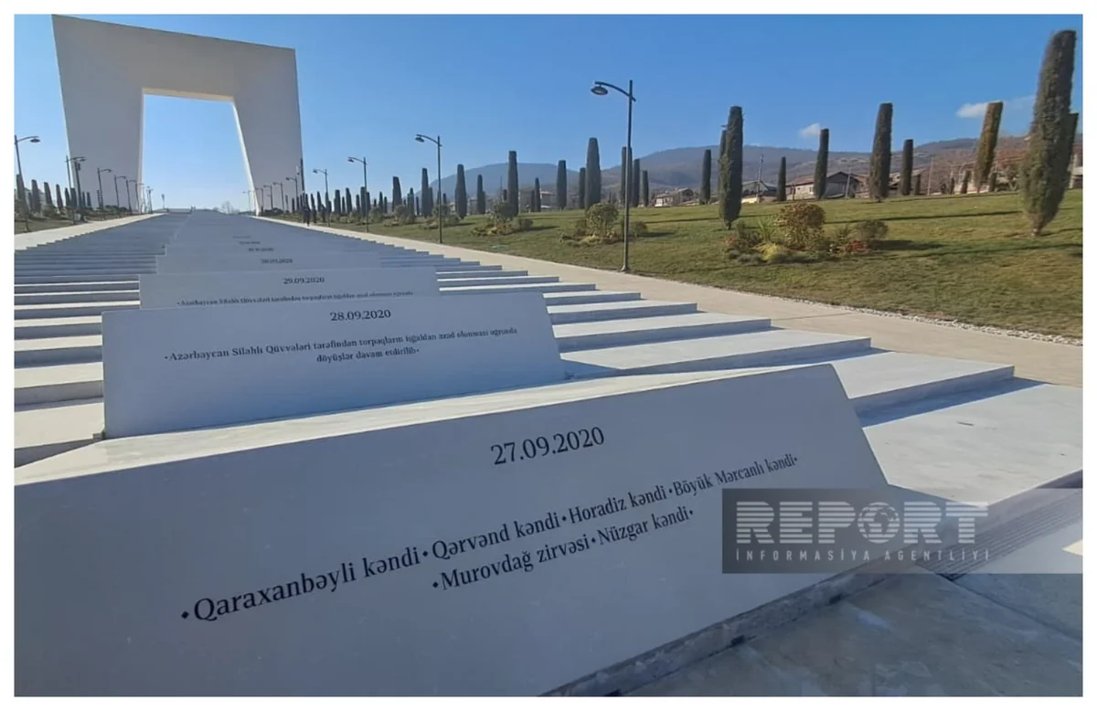 Xankəndi Zəfər parkındakı 44 pilləkəndə azad olunmuş yaşayış məntəqələrinin adları yazılıb