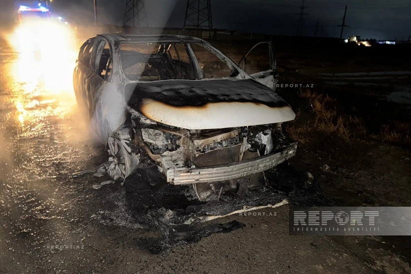 Sumqayıtda avtomobil yanaraq külə dönüb