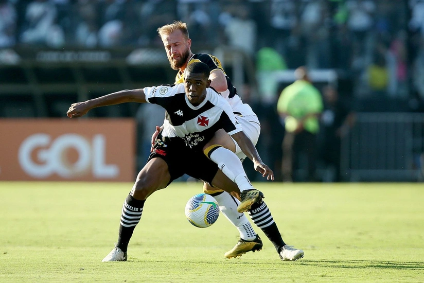 Tottenhem Braziliya klubunun futbolçusunu transfer etmək istəyir