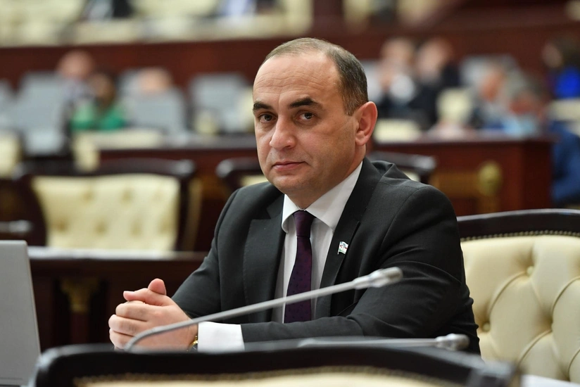 MM-də azyaşlıların virtual asılılığının onlara mənfi təsiri ilə bağlı dinləmə və müzakirə keçirilə bilər