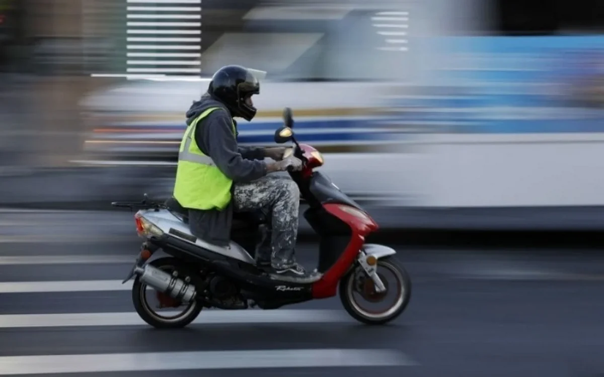 Prezident moped idarə edənlərdən sürücülük vəsiqəsinin tələbini təsdiqləyib