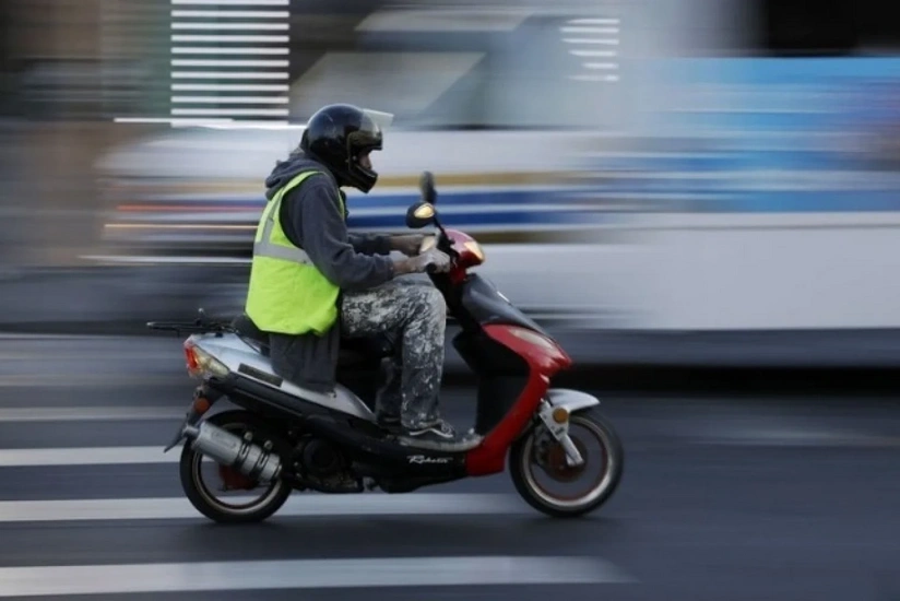 Prezident moped idarə edənlərdən sürücülük vəsiqəsinin tələbini təsdiqləyib