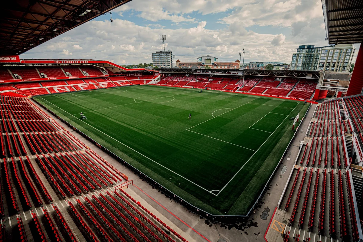 İngiltərə klubunun stadionunun tribunalarına keçmiş futbolçusunun adı veriləcək