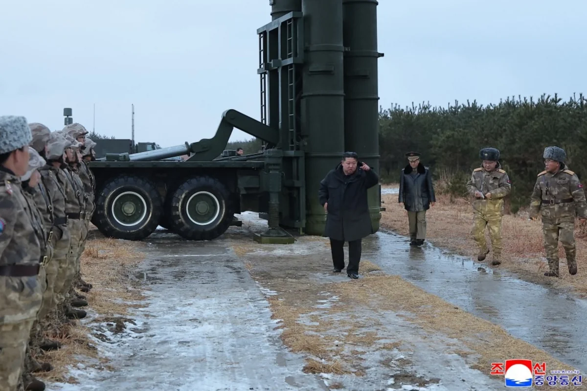 Kim Çen In strateji qanadlı raketlərin buraxılışını izləyib