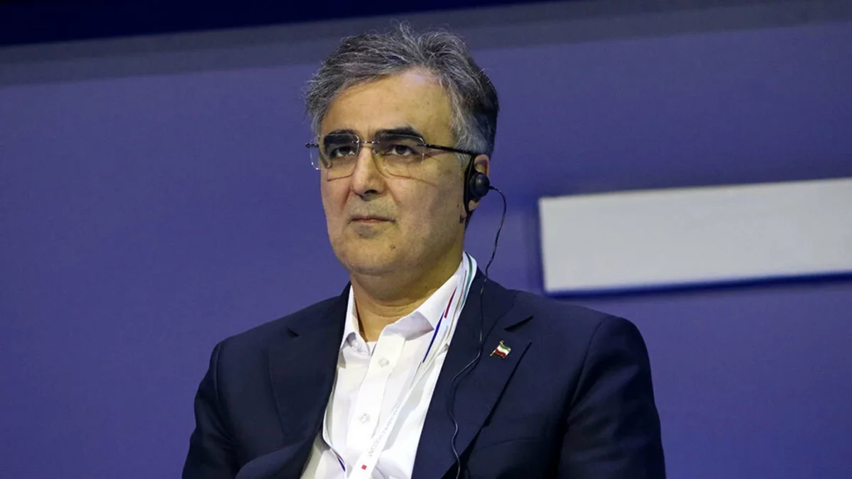 Iran replaces central bank chief as currency crisis deepens