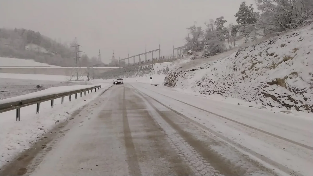 Şuşada yollar buz bağlayıb, köməksiz vəziyyətdə qalanlar xilas edilib