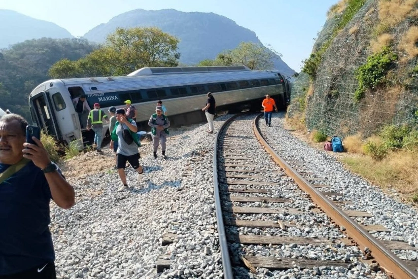 Meksikada sərnişin qatarının relsdən çıxması nəticəsində azı 13 nəfər ölüb