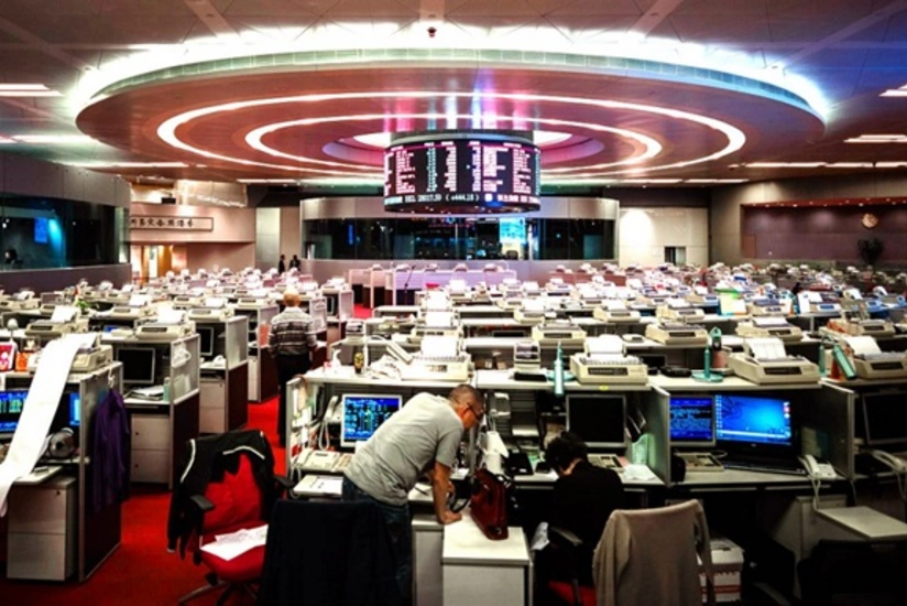 Hong Kong Stock Exchange Index records its strongest growth in eight years in 2025