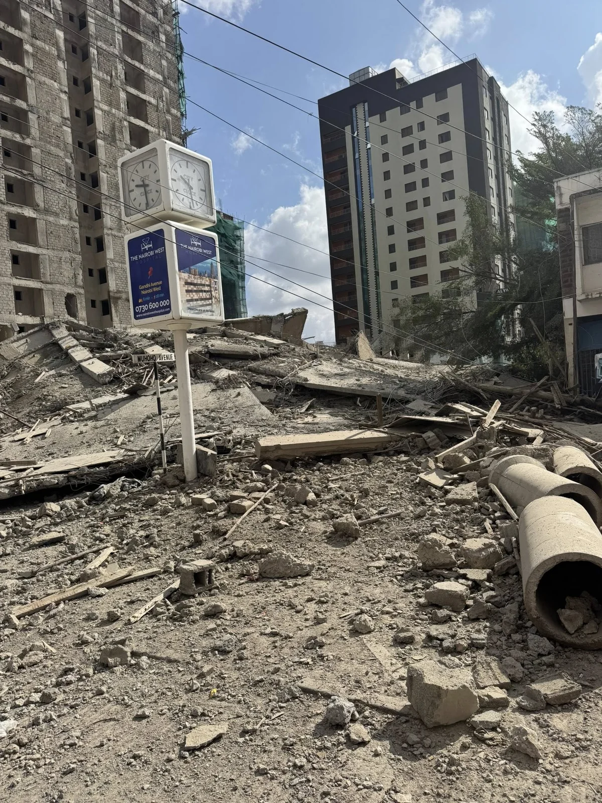 Keniyada çoxmərtəbəli bina uçub, dağıntılar altında qalanlar var