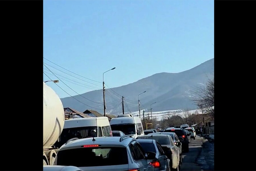 На армяно-грузинской границе образовался пятикилометровый затор