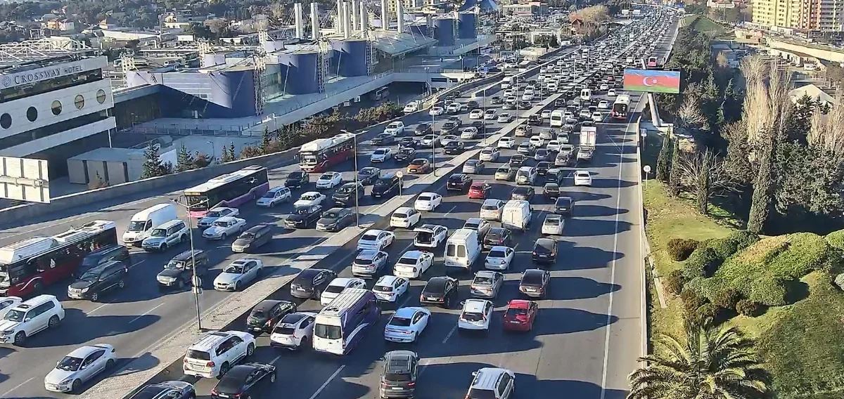 Bakının bir sıra yollarında nəqliyyatın sıxlığı yaranıb - YENİLƏNİB-4