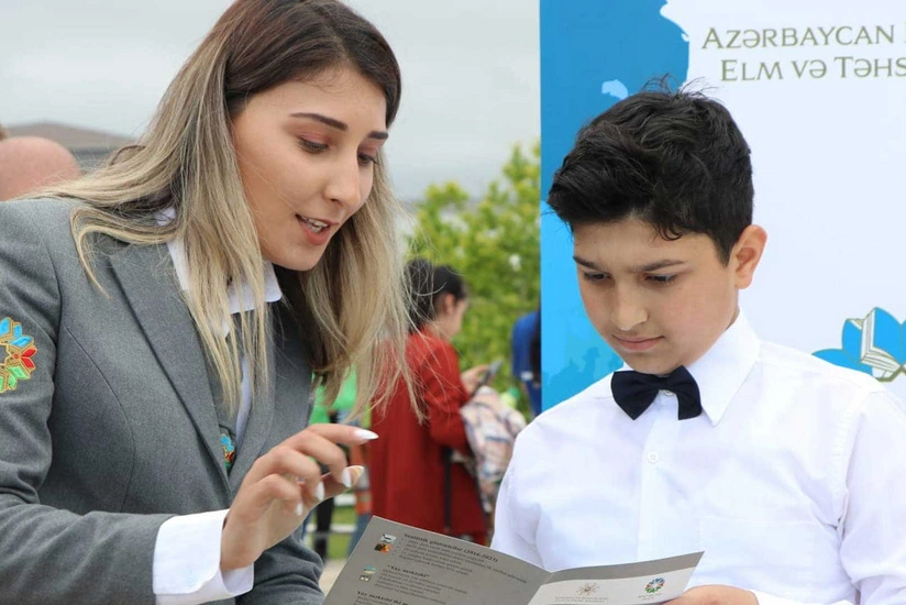 Азербайджан в этом году потратит более 8 млн манатов на проект Друг школьника
