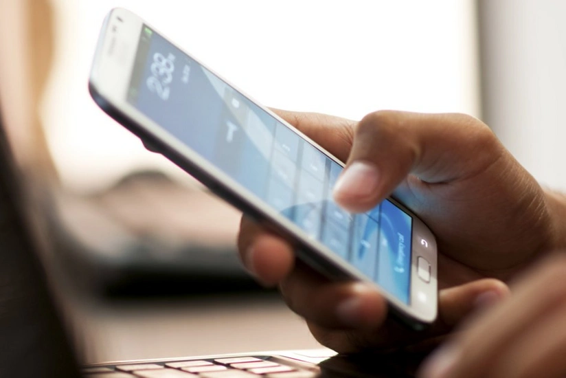 Azərbaycanda mobil cihazların bazar payı son altı ayda 53 % azalıb