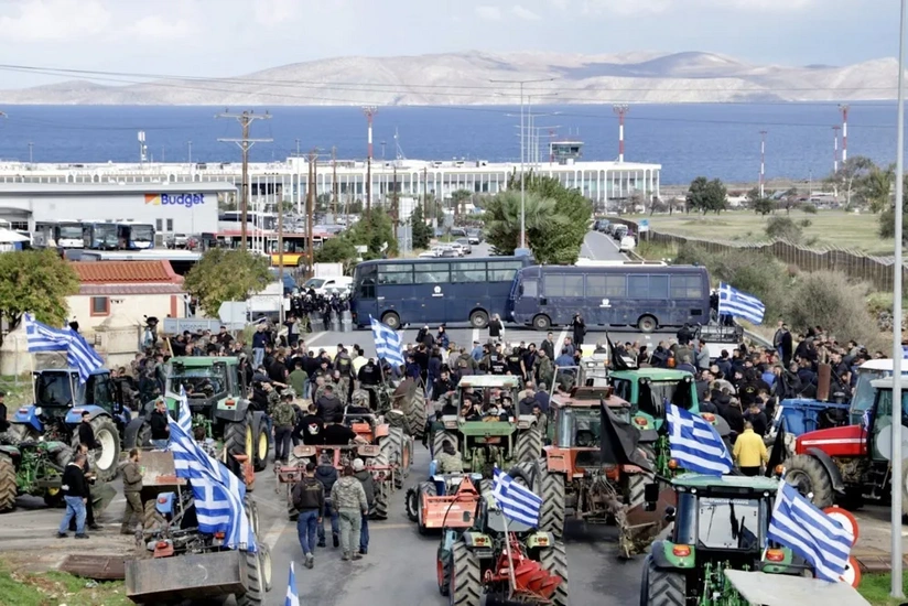 Фермеры Греции усилят блокирование дорог, требуя отказа от сделки с MERCOSUR