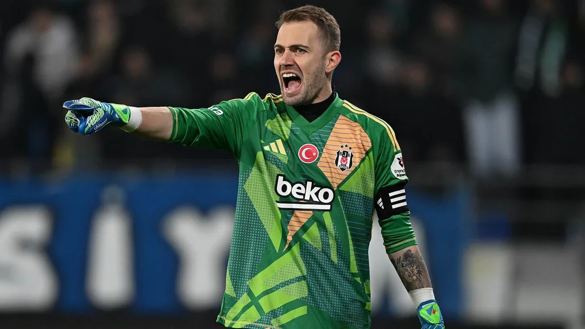 Beşiktaş qapıçısı ilə yollarını ayırdığını açıqlayıb