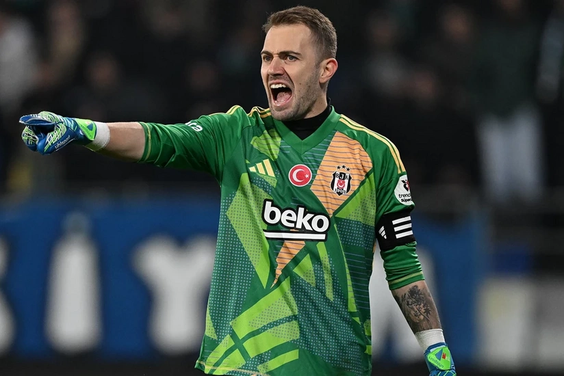 Beşiktaş qapıçısı ilə yollarını ayırdığını açıqlayıb